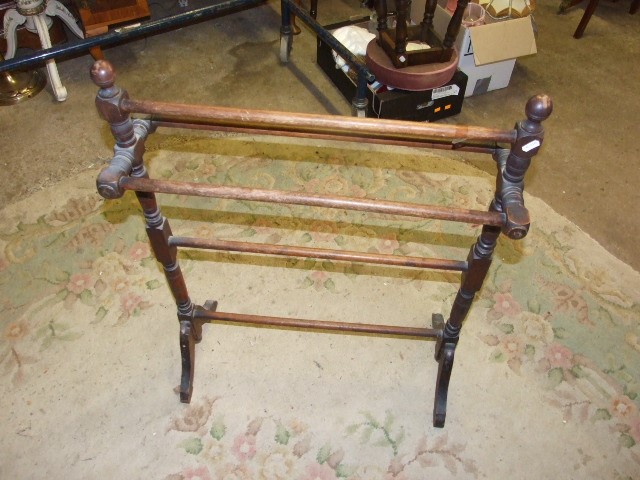 Victorian Towel Rail 28 inches wide - Image 3 of 3