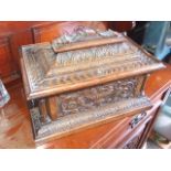 Antique Carved Oak Casket / Jewellery Box with lift out tray. Carved Lions Head Handles 16 x 10