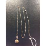 9ct gold chain and pendant with shell motif, 3g