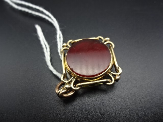 9ct gold Victorian carnelian compass - Image 3 of 3