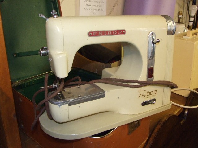 Retro Fridor Merino Electric Sewing Machine ( house clearance )