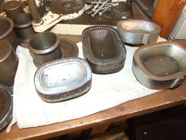 Camwheat Pork Pie & Pie Maker with various moulds ( butchers shop clearance ) - Image 4 of 5