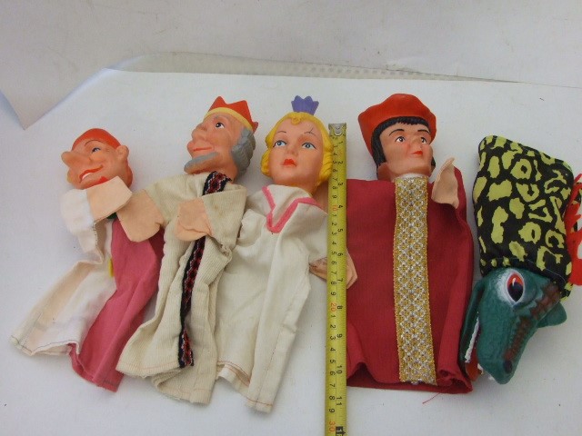 COLLECTION OF 5 VINTAGE MR PUNCH HAND PUPPETS - Image 2 of 3