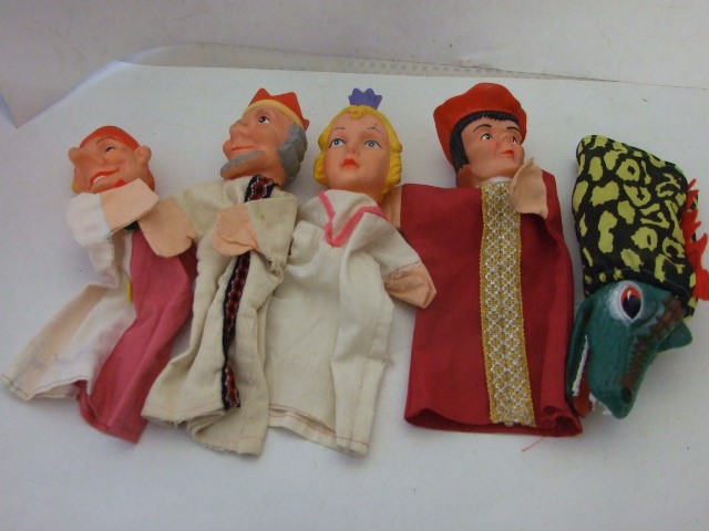 COLLECTION OF 5 VINTAGE MR PUNCH HAND PUPPETS