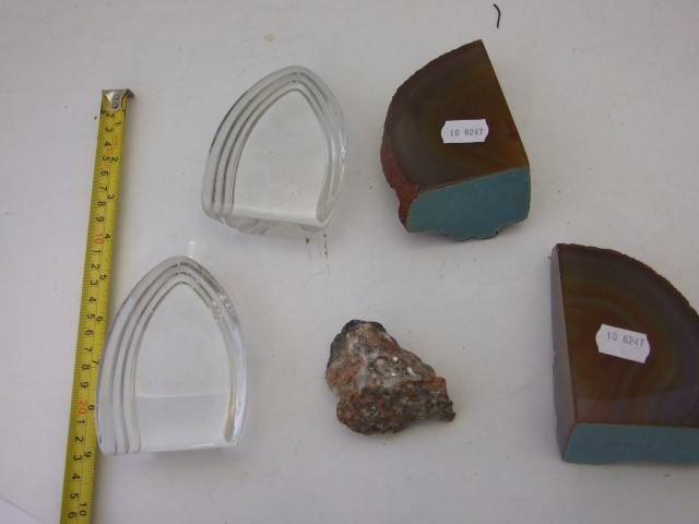 2 PAIRS OF BOOKENDS AND A PIECE OF MINERAL - Image 2 of 2