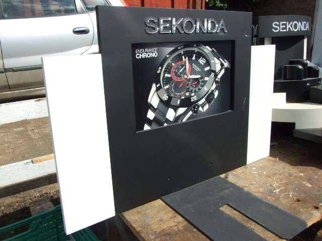 LARGE METAL SECONDA ENDURANCE CHRONO ADVERTISING DISPLAY STAND - Image 2 of 2