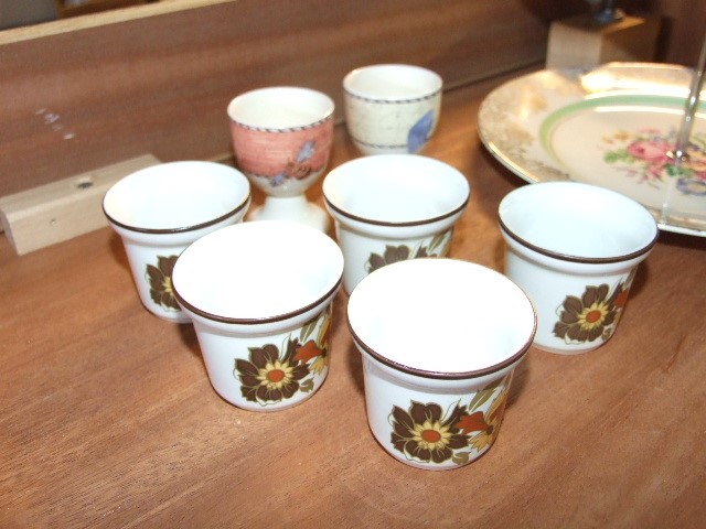 Wedgwood Vase , 2 Wedgwood egg cups , Wedgwood Vinegarette , Doulton Twilight Rose Jug , 5 Egg - Image 3 of 5