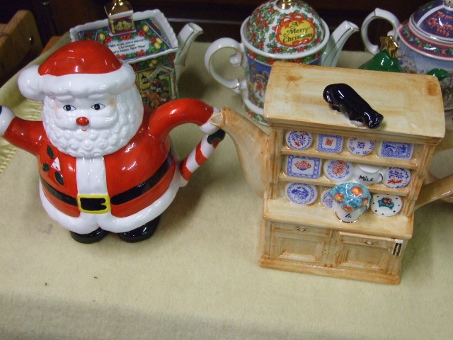 3 Sadler Christmas Teapots , Wade Christmas Teapot & 3 others - Image 4 of 4