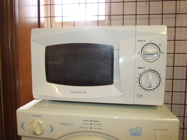 Daewoo microwave (house clearance)