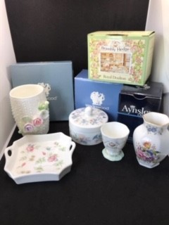 Collection of chinaware to incl Wedgwood 'Angela' trinket box, Wedgwood 'Rosehip' Albany tray,