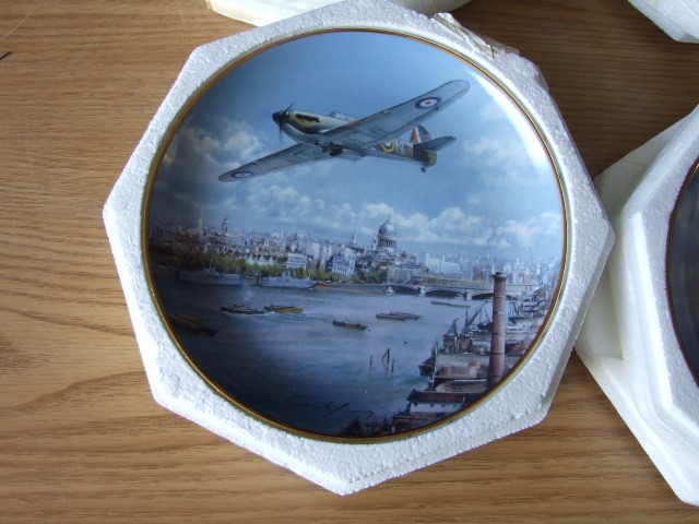6 Franklin Mint RAF WW2 Fighter Aircraft Plates with certificates - Image 2 of 8