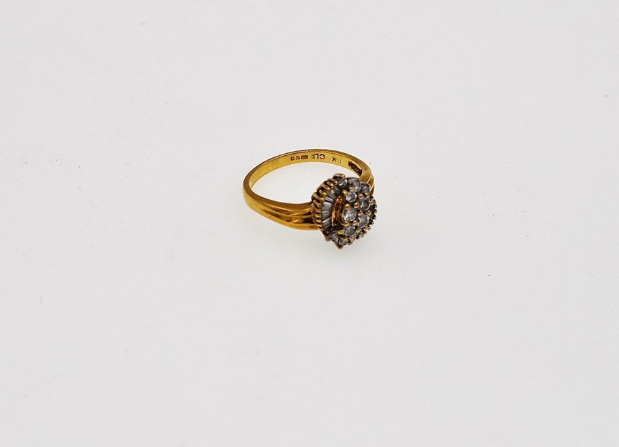 An 18ct (.750) diamond cluster ring - Image 2 of 4