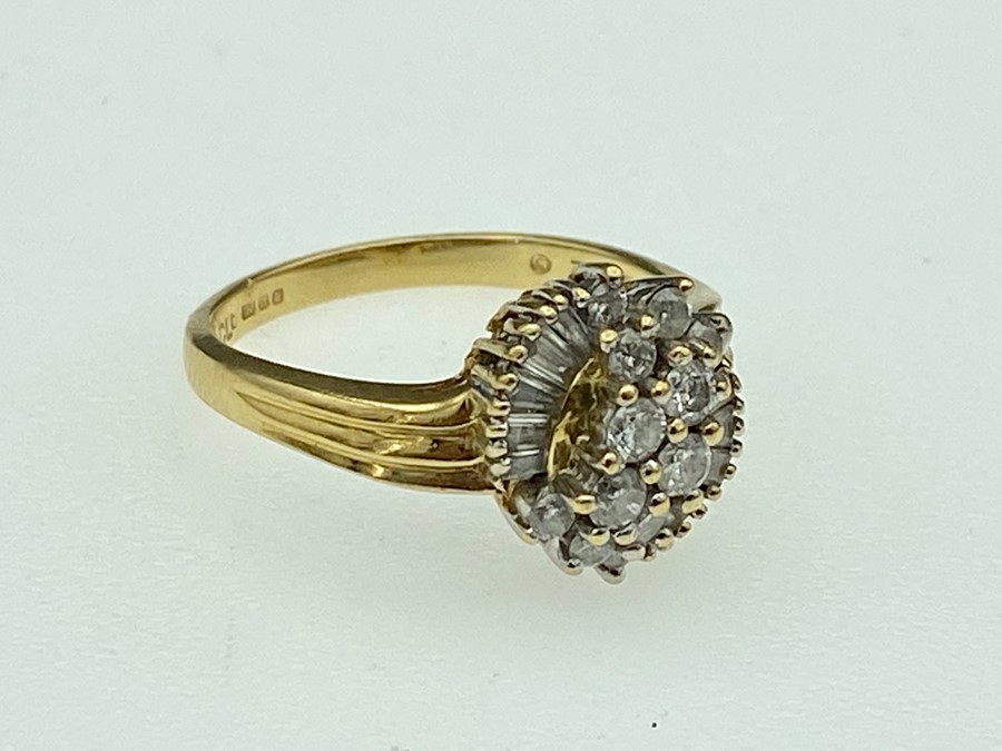 An 18ct (.750) diamond cluster ring