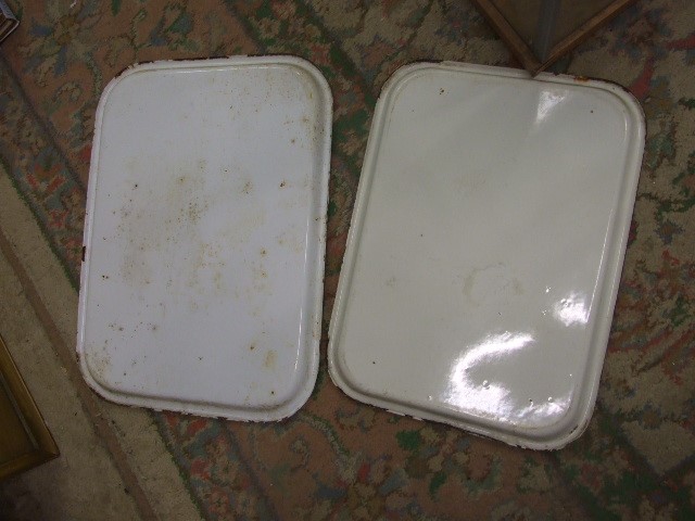 2 Vintage White Enamel Trays 18 x 20 & 18 x 13 inches - Image 2 of 2