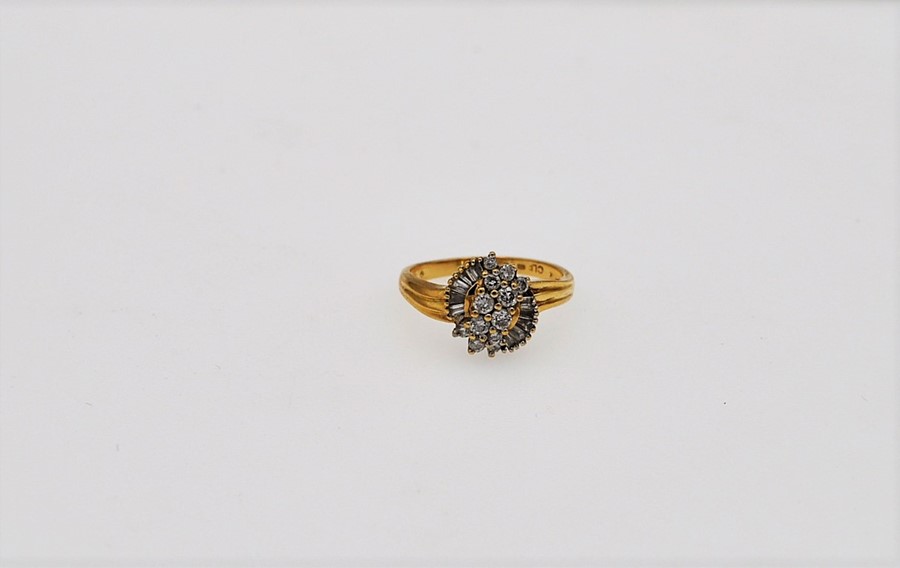 An 18ct (.750) diamond cluster ring - Image 3 of 4