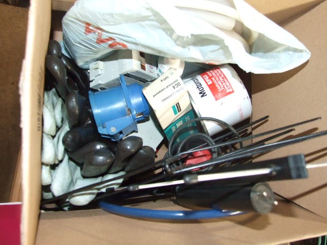 Box of kitchen items & box of odds - Image 3 of 4