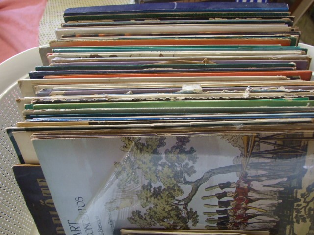 BOX OF MAINLY LP RECORDS