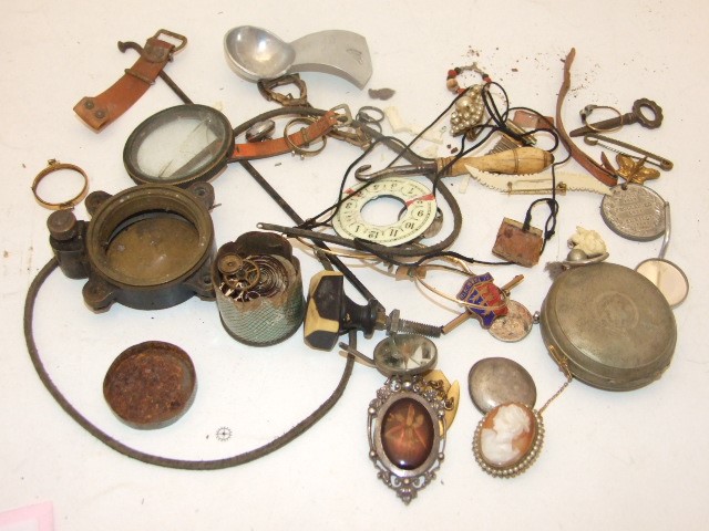 VINTAGE COLLECTABLES TO INCLUDE CAMEO, WATCH PARTS ETC