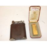 2 LIGHTERS TO INCLUDE DUNHILL GAS LIGHTER IN ORIGINAL BOX AND A DESK LIGHTER