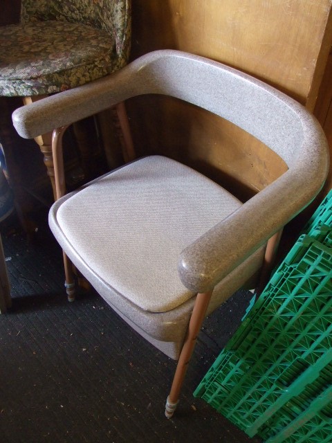 Modern commode chair with adjustable height legs - Image 2 of 3