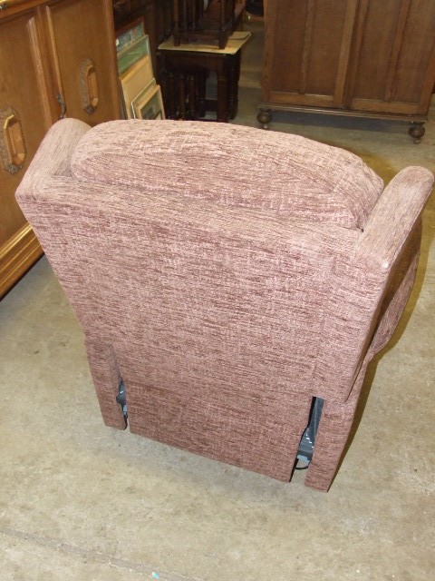 Sherborne Electric Recliner - Image 3 of 3