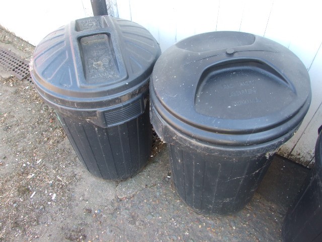 2 Plastic Dustbins