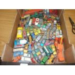 TRAY OF ASSORTED DIE CAST VEHICLES TO INCLUDE DINKY, CORGI, MATCHBOX ETC PLAYWORN