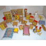 QUANTITY OF DOLLS HOUSE FURNITURE