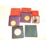 4 BOXED COMMEMORATIVE COINS AND MEDALS TO INCLUDE FESTIVAL OF BRITAIN