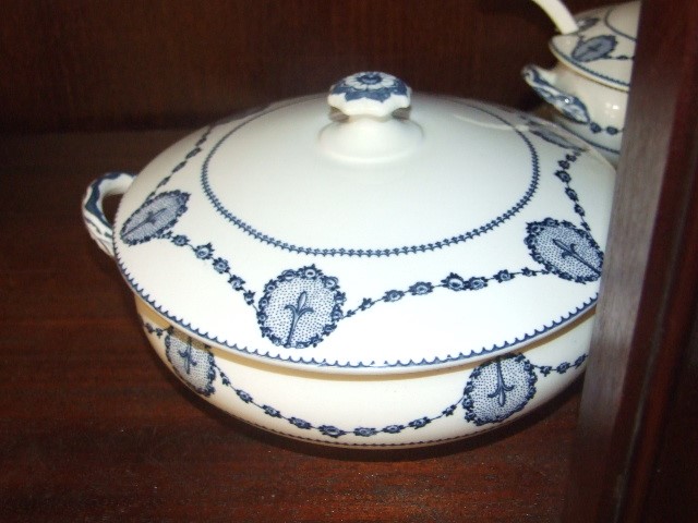 Qty Blue White China ( largest meat plate cracked , 2 plates chipped & Soup tureen saucer chipped ) - Image 3 of 5