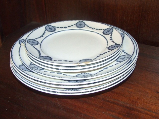 Qty Blue White China ( largest meat plate cracked , 2 plates chipped & Soup tureen saucer chipped ) - Image 4 of 5