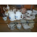 MIXED LOT OF COLLECTABLE CHINA AND GLASSWARE TO INCLUDE COUNTRY ROSES, CAR BOOTERS LOT