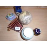 ASSORTED COLLECTABLE CHINA ETC TO INCLUDE A GLOBE