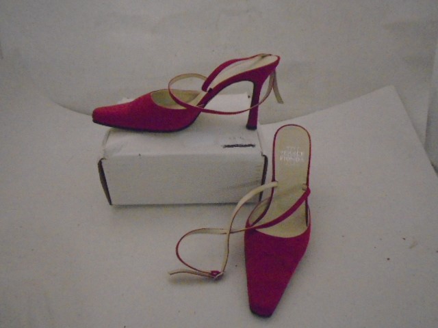 PAIR OF PEARCE FIONDA PINK SUEDE SHOES SIZE 5