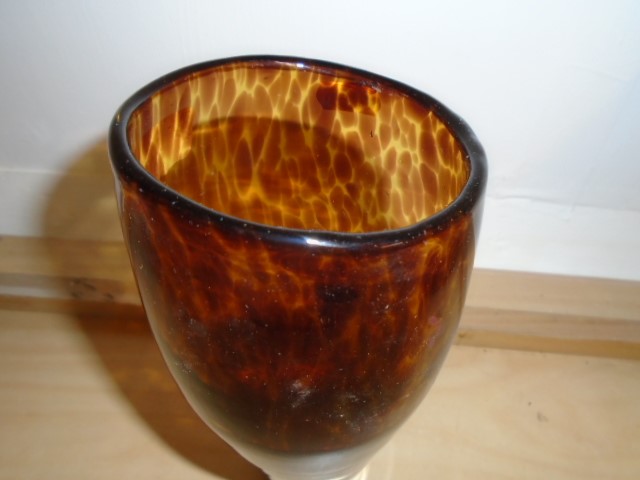 GLASS VASE 24CM TALL - Image 2 of 2