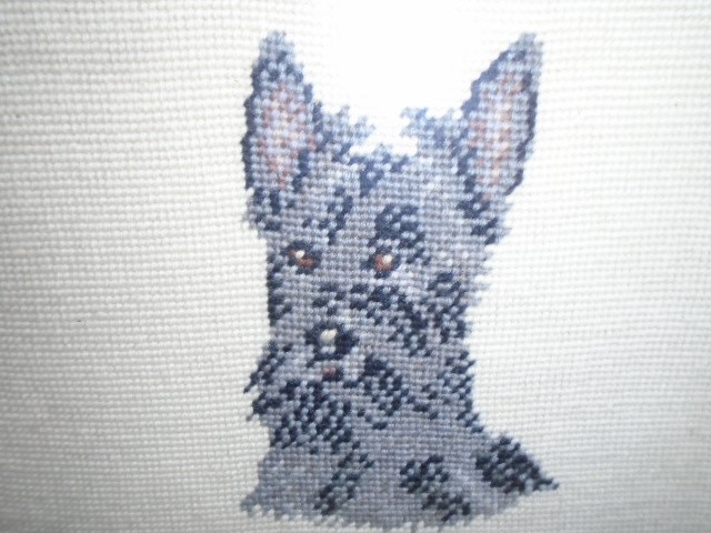 VINTAGE FRAMED TAPESTRY NEEDLEPOINT OF A SCOTTIE TERRIER DOG 40CM X38CM - Image 2 of 3