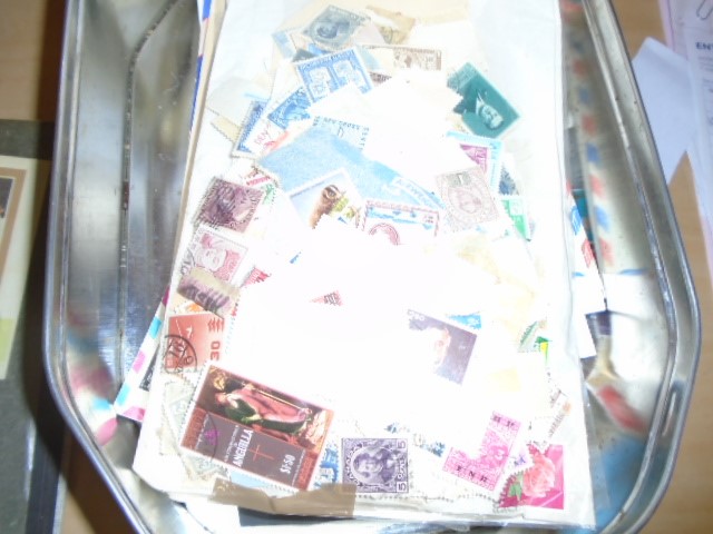 TIN OF LOOSE STAMPS AND 5 STOCK BOOKS OF STAMPS TO INCLUDE GERMANY, JAPAN AND SOUTH AFRICA - Image 4 of 5