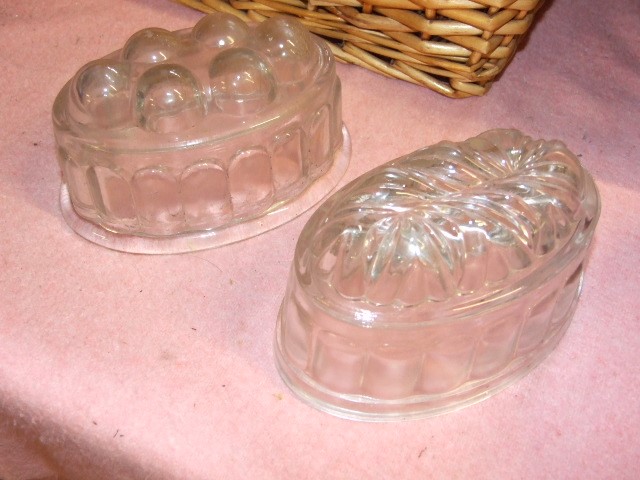 2 Myott Bowls & 2 Glass Jelly Moulds - Image 2 of 2
