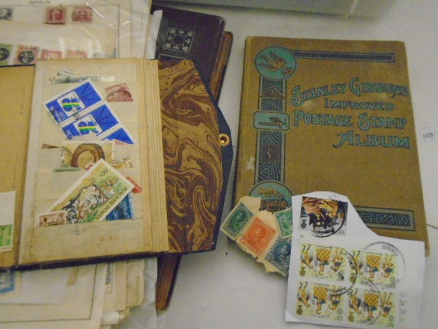 LARGE COLLECTION OF STAMPS IN A WHITE CRATE - Image 3 of 5