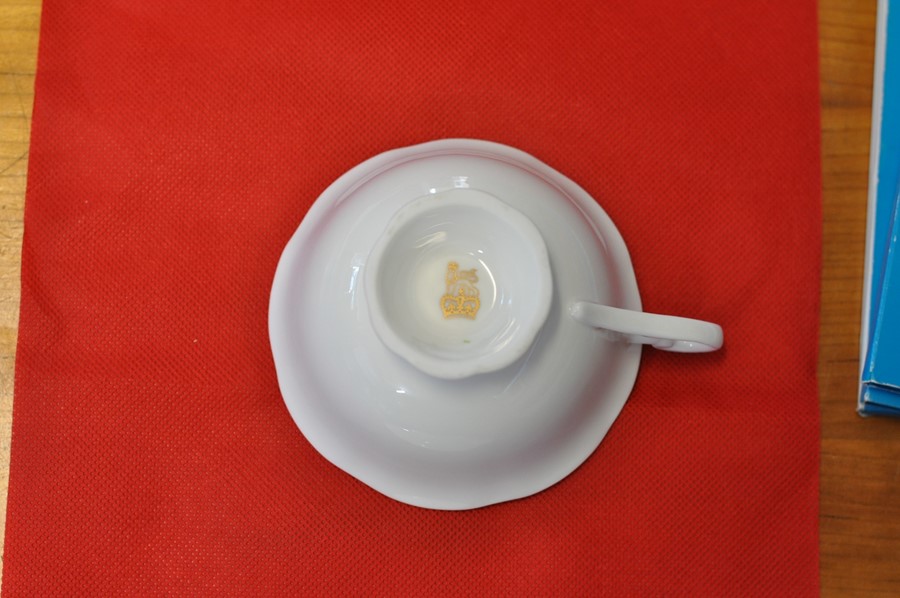 Buckingham Palace Fine bone china tea cup and saucer, in original box - Image 3 of 3