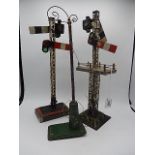 1 Gauge Bing signals x 2 and 1 Electric lamppost (pre 1933) 14" high.