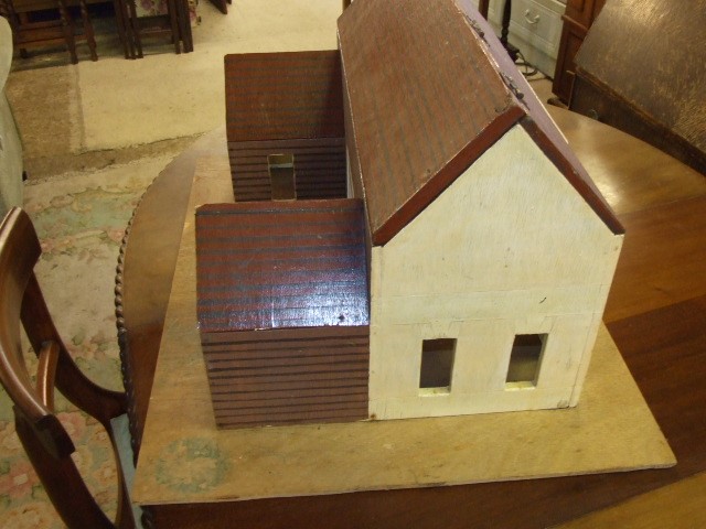 Vintage Wooden Dolls House ( house is 24 inches wide 16 tall ) - Image 5 of 5