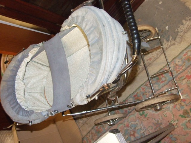 Dolls Pram - Image 3 of 3