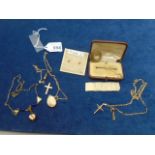 Gold 9ct bar brooch in box with pearl together with 9ct cross and chain, heart locket, gross