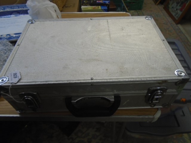 Suit case with mostly mixed modern British Coins inc Farthings 3ds 1ds 1/2d etc.... - Image 4 of 4