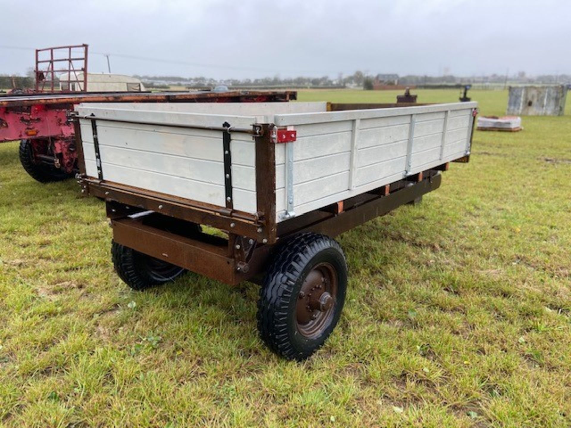Vintage wooden sided 3 ton tipping trailer, ferguson chassis with a farm built body - Image 2 of 2