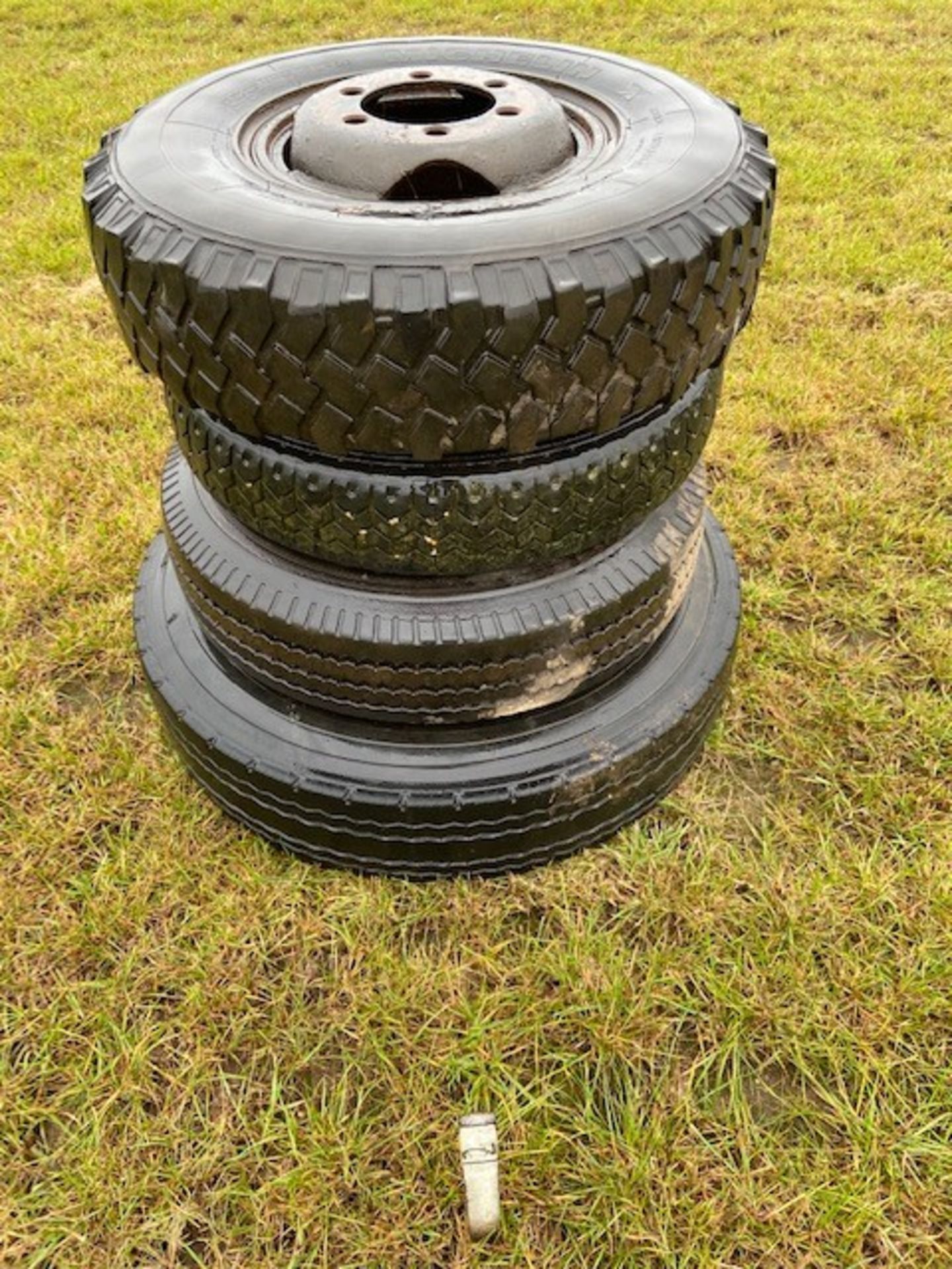 11-22 lorry wheels - Image 2 of 2