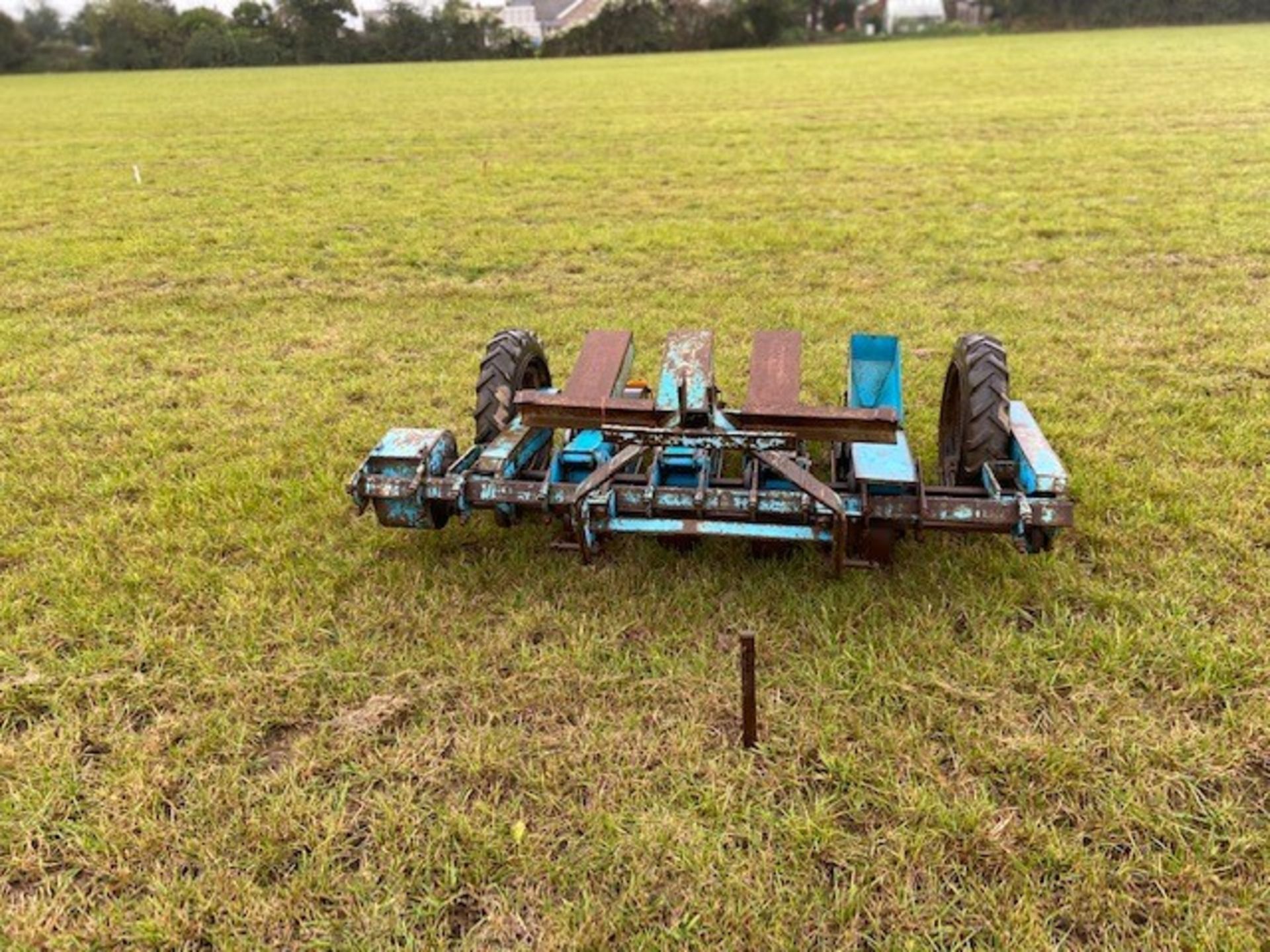 4 row Webb onion drill - Image 2 of 2