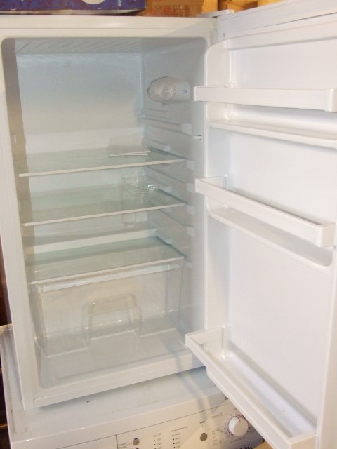 Fridgemaster Fridge ( no ice box ) - Image 2 of 2