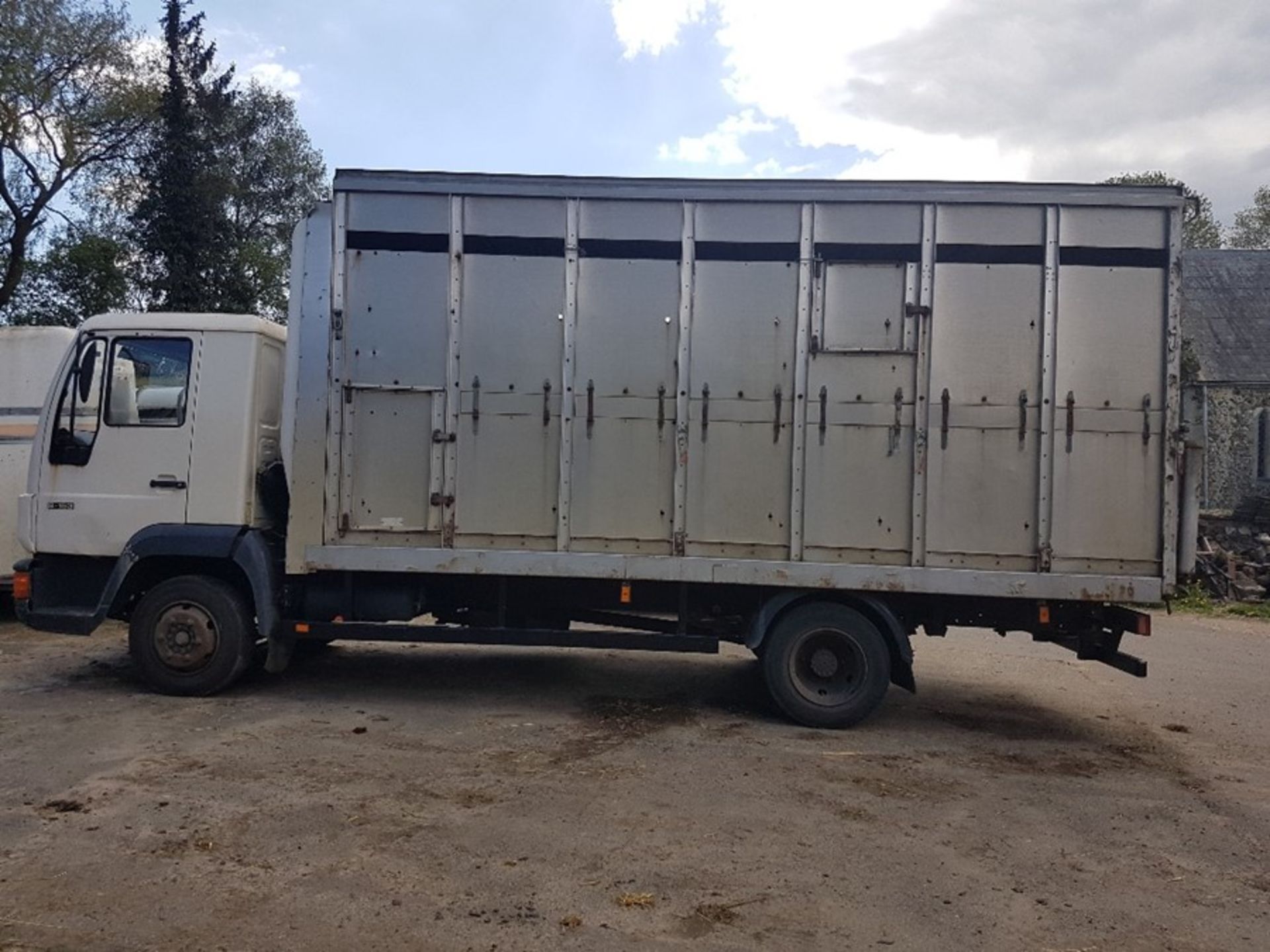 Mann Livestock lorry 8.153, 7.5ton lorry with David Williams livestock body M151 MBA 1st reg 1994 - Image 3 of 6